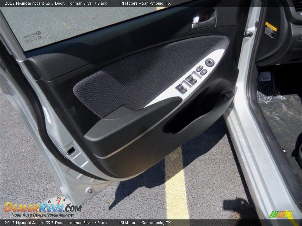 2013 Hyundai Accent GS 5 Door Ironman Silver / Black Photo #7