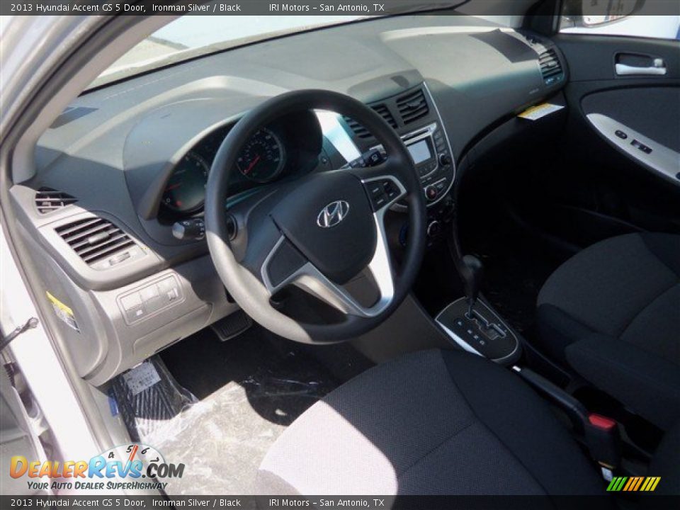 2013 Hyundai Accent GS 5 Door Ironman Silver / Black Photo #8