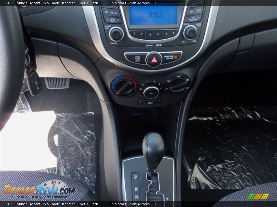 2013 Hyundai Accent GS 5 Door Ironman Silver / Black Photo #14