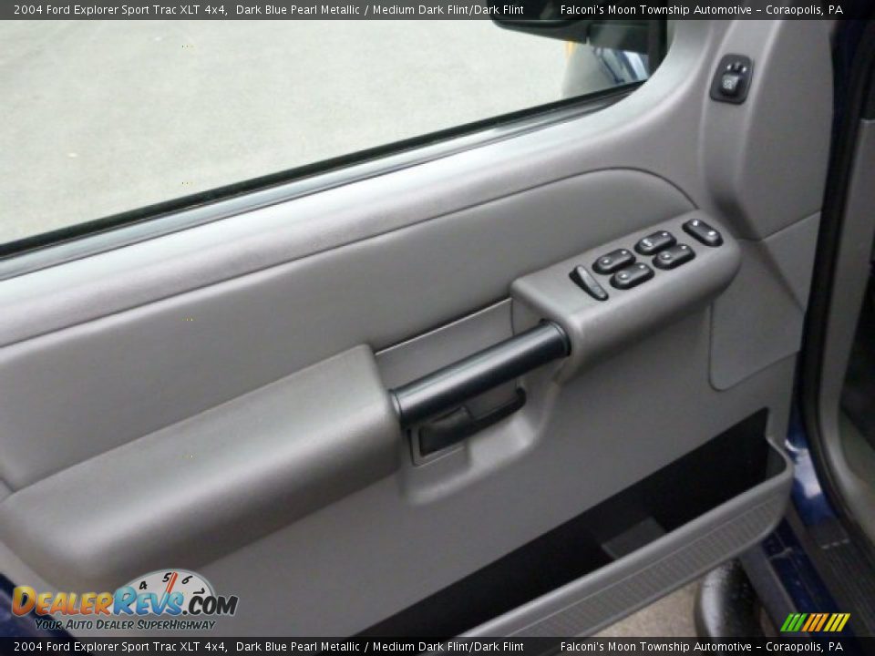 Door Panel of 2004 Ford Explorer Sport Trac XLT 4x4 Photo #19