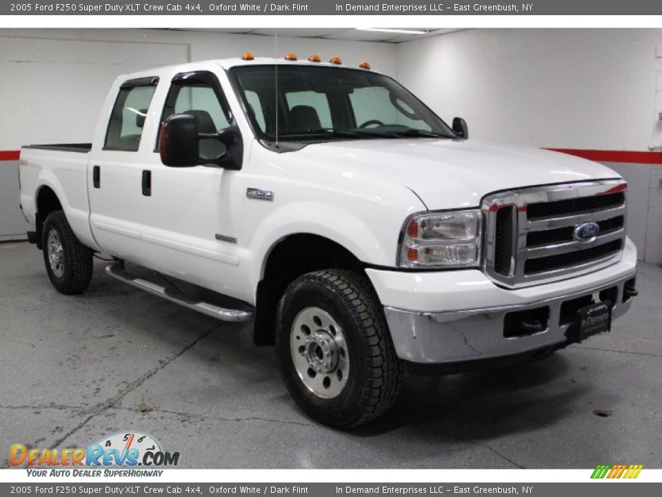 2005 Ford F250 Super Duty XLT Crew Cab 4x4 Oxford White / Dark Flint Photo #2