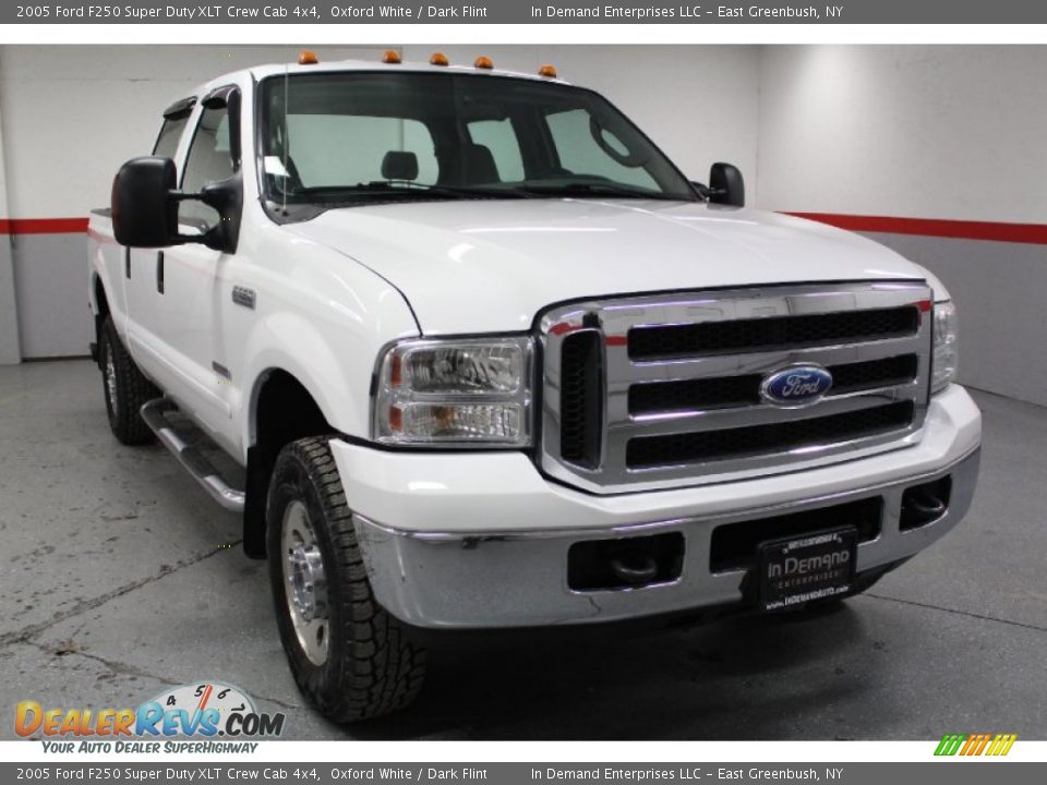 2005 Ford F250 Super Duty XLT Crew Cab 4x4 Oxford White / Dark Flint Photo #3
