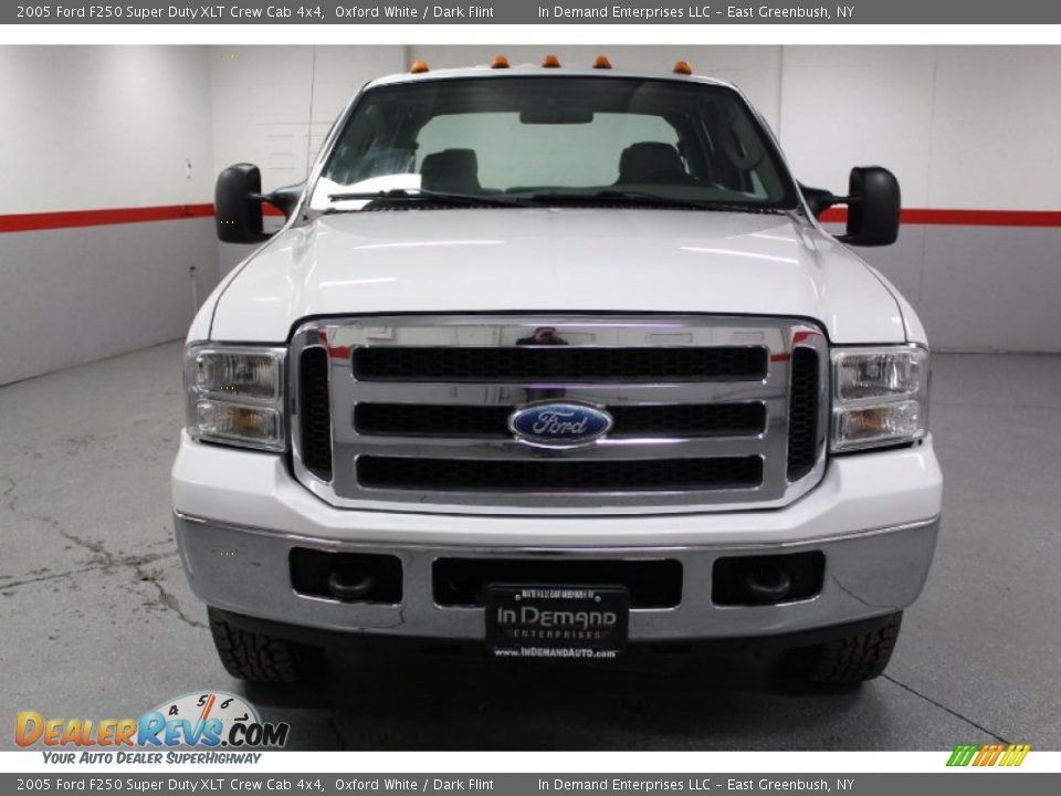 2005 Ford F250 Super Duty XLT Crew Cab 4x4 Oxford White / Dark Flint Photo #4