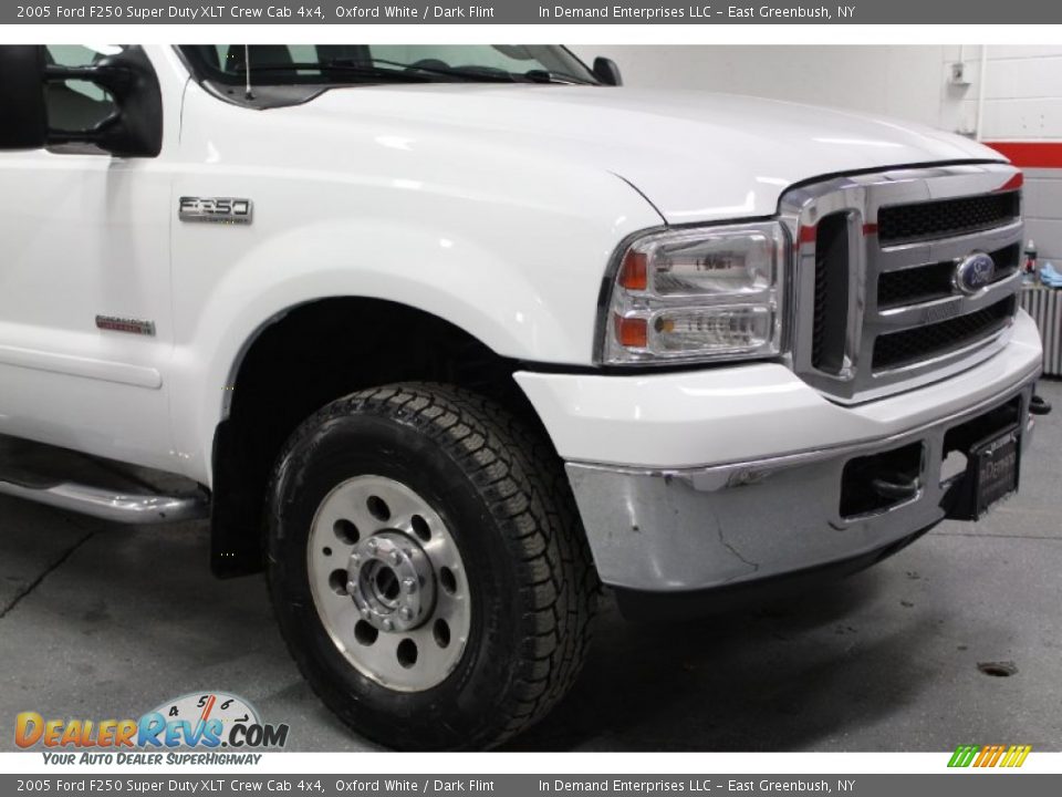 2005 Ford F250 Super Duty XLT Crew Cab 4x4 Oxford White / Dark Flint Photo #17