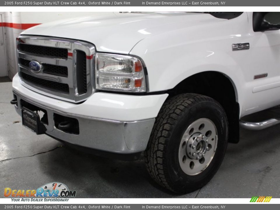 2005 Ford F250 Super Duty XLT Crew Cab 4x4 Oxford White / Dark Flint Photo #18