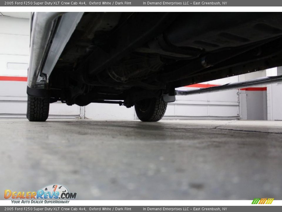 2005 Ford F250 Super Duty XLT Crew Cab 4x4 Oxford White / Dark Flint Photo #27