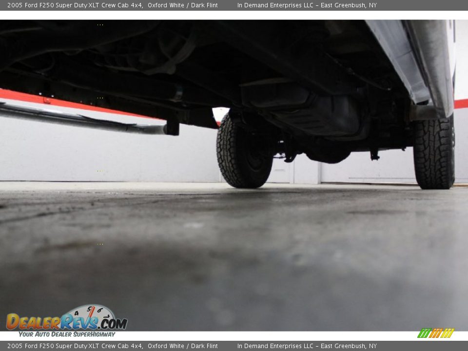 2005 Ford F250 Super Duty XLT Crew Cab 4x4 Oxford White / Dark Flint Photo #28