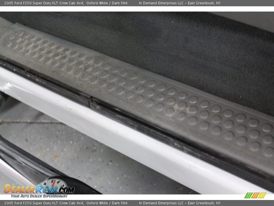 2005 Ford F250 Super Duty XLT Crew Cab 4x4 Oxford White / Dark Flint Photo #35