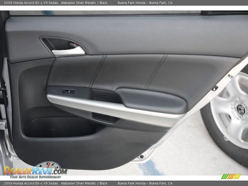 2009 Honda Accord EX-L V6 Sedan Alabaster Silver Metallic / Black Photo #30