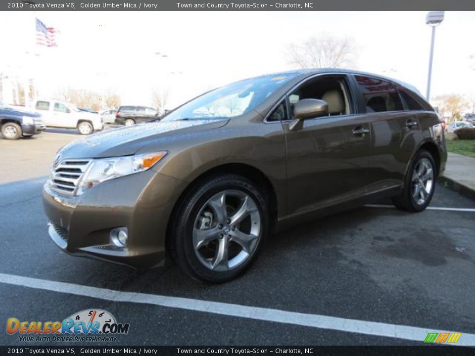 Front 3/4 View of 2010 Toyota Venza V6 Photo #3