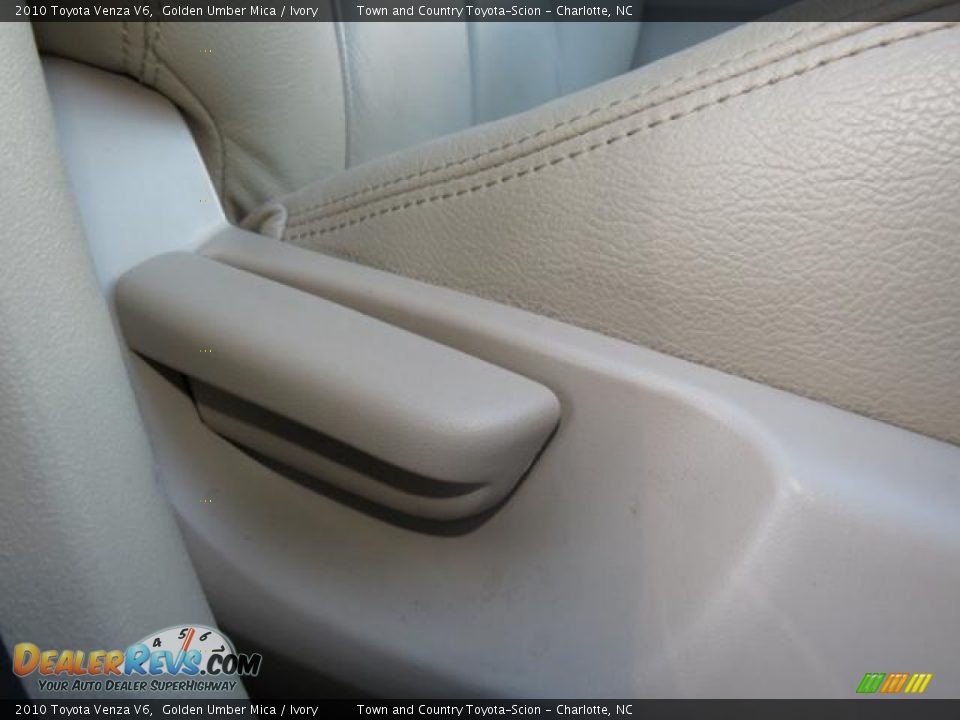 2010 Toyota Venza V6 Golden Umber Mica / Ivory Photo #27