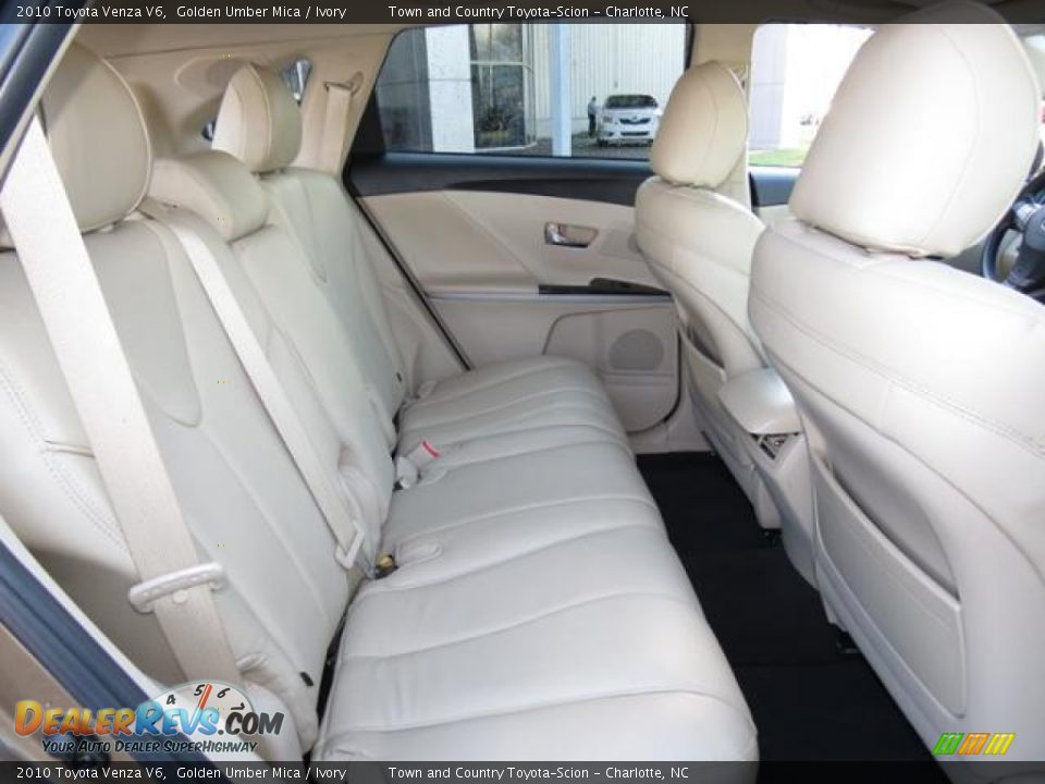 2010 Toyota Venza V6 Golden Umber Mica / Ivory Photo #29