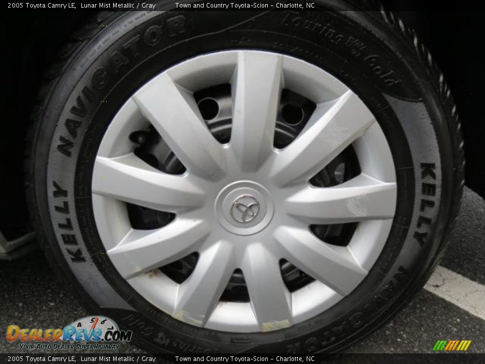 2005 Toyota Camry LE Lunar Mist Metallic / Gray Photo #4