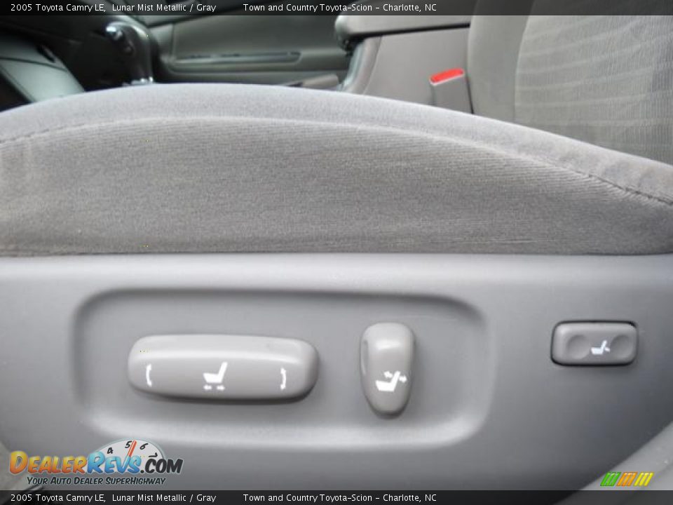 2005 Toyota Camry LE Lunar Mist Metallic / Gray Photo #8
