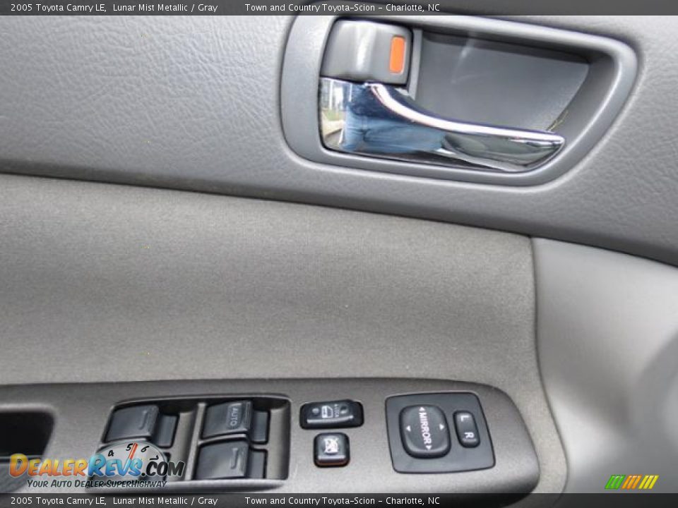 2005 Toyota Camry LE Lunar Mist Metallic / Gray Photo #10