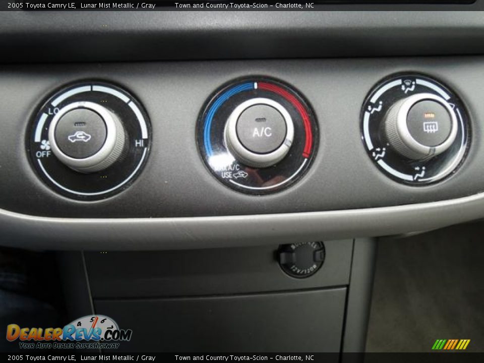 2005 Toyota Camry LE Lunar Mist Metallic / Gray Photo #14