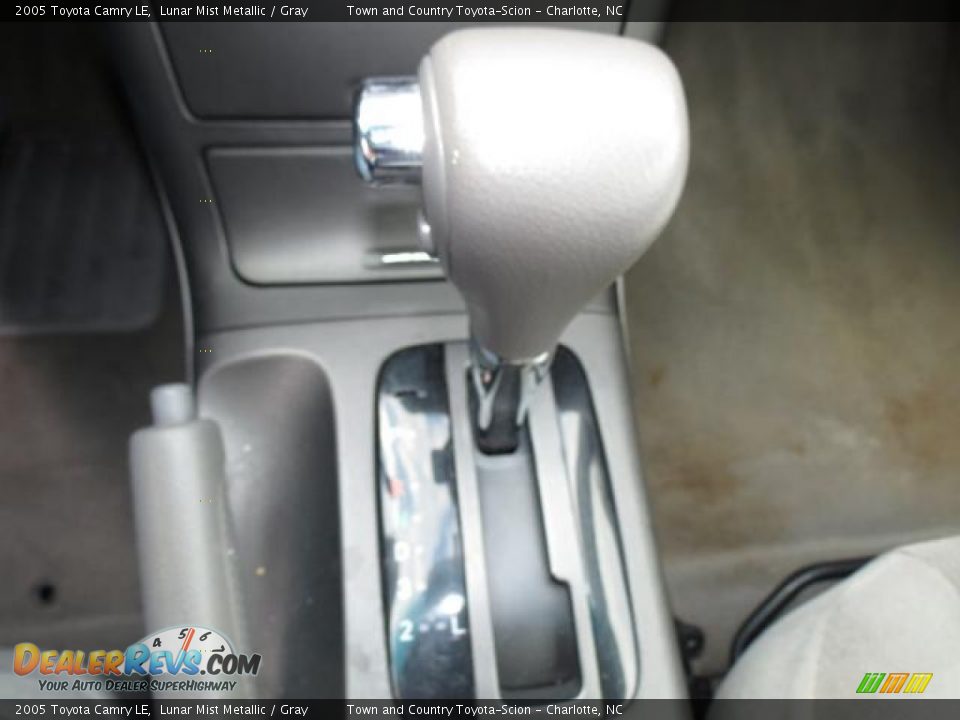 2005 Toyota Camry LE Lunar Mist Metallic / Gray Photo #15