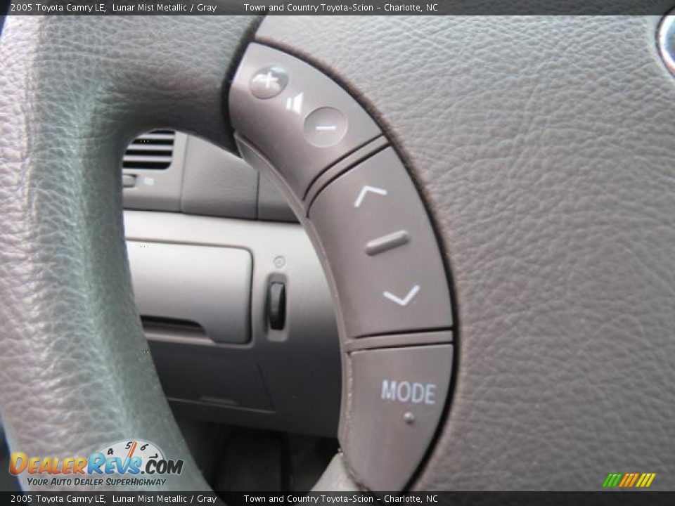 2005 Toyota Camry LE Lunar Mist Metallic / Gray Photo #17