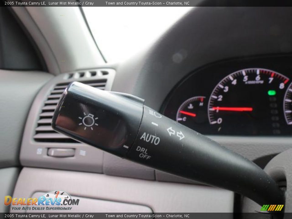 2005 Toyota Camry LE Lunar Mist Metallic / Gray Photo #18