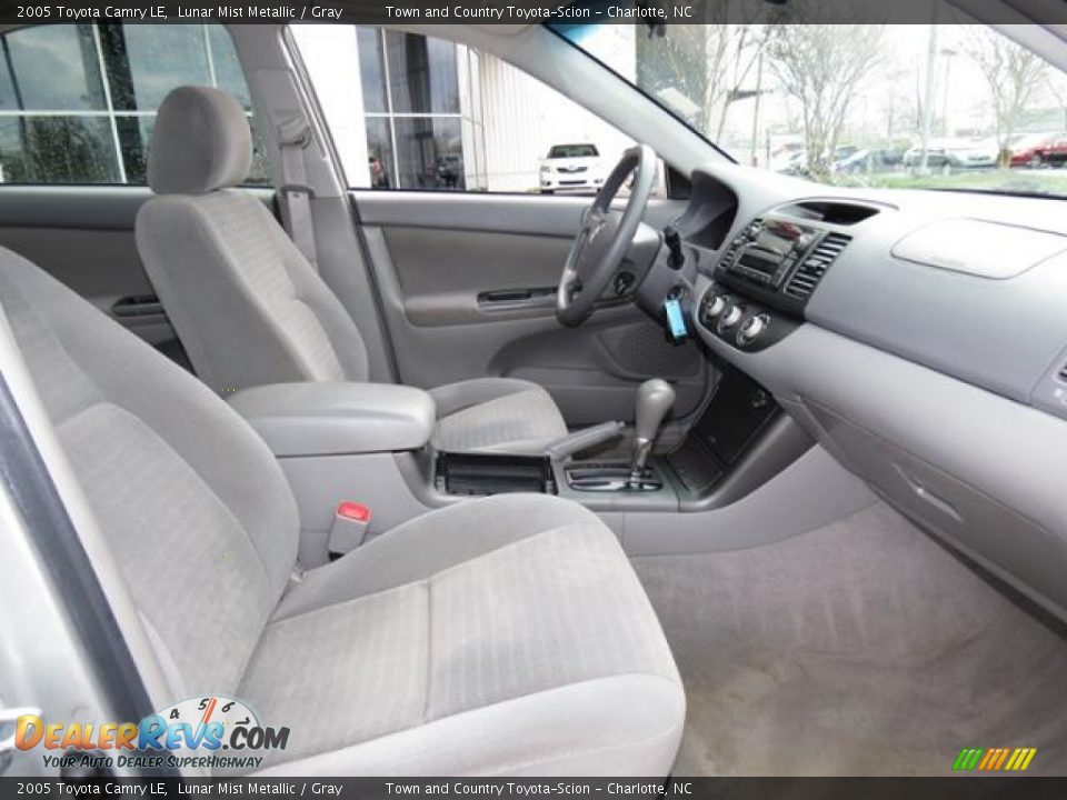 2005 Toyota Camry LE Lunar Mist Metallic / Gray Photo #20