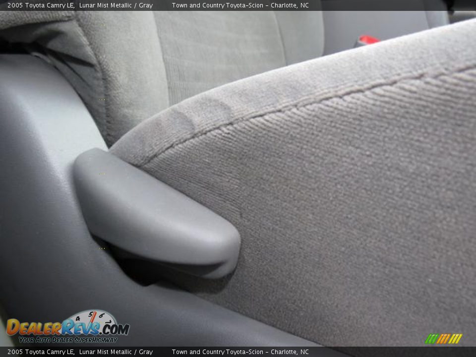 2005 Toyota Camry LE Lunar Mist Metallic / Gray Photo #21
