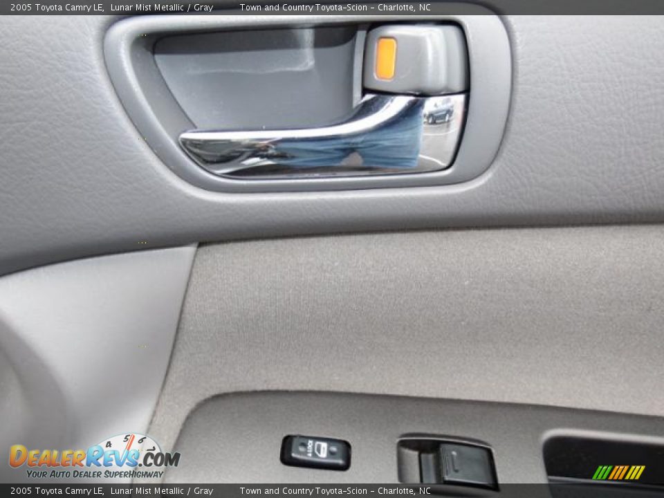 2005 Toyota Camry LE Lunar Mist Metallic / Gray Photo #22