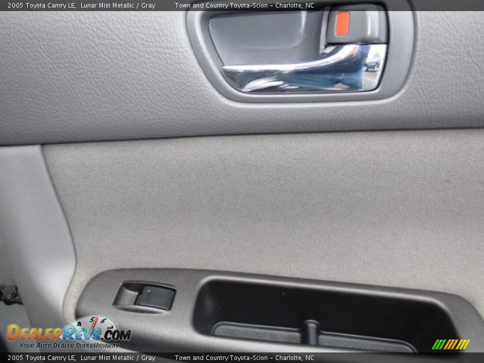 2005 Toyota Camry LE Lunar Mist Metallic / Gray Photo #24