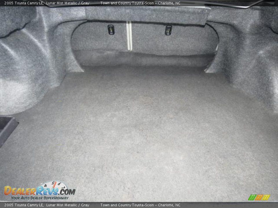 2005 Toyota Camry LE Lunar Mist Metallic / Gray Photo #26