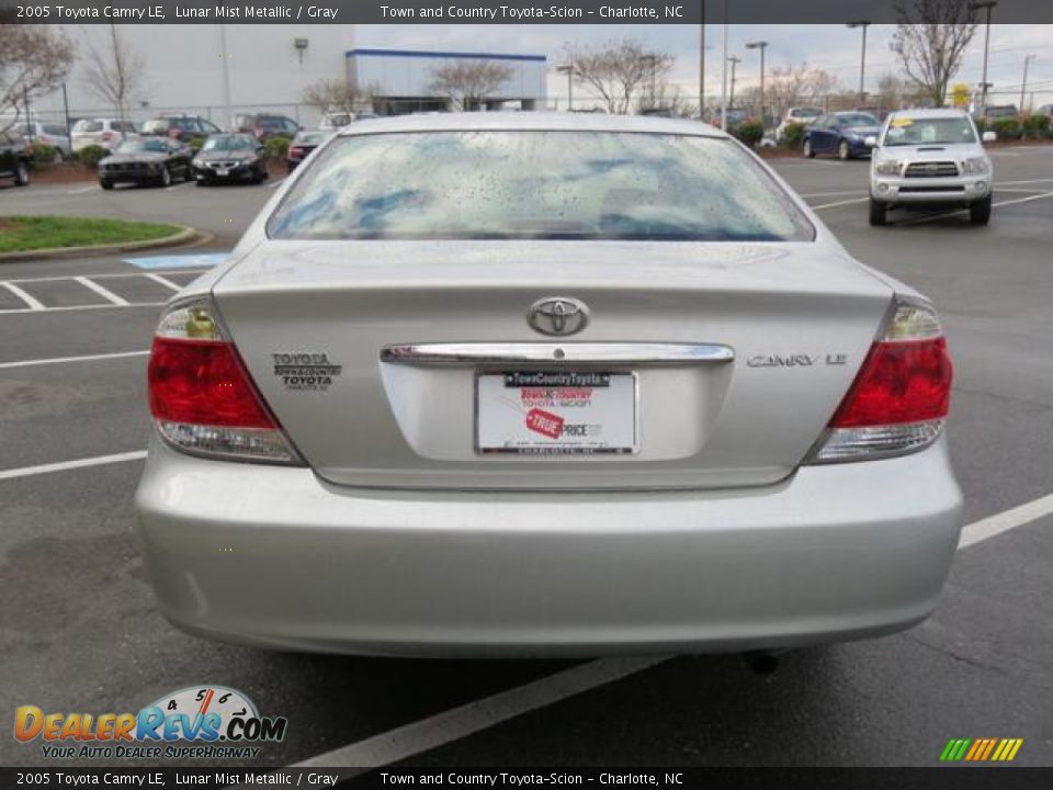 2005 Toyota Camry LE Lunar Mist Metallic / Gray Photo #28