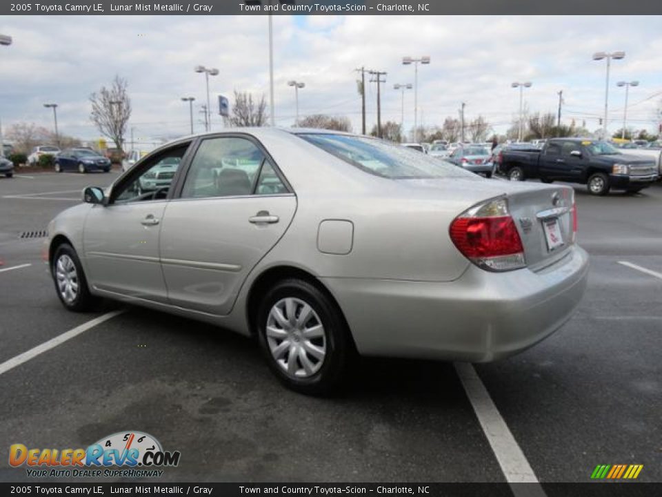 2005 Toyota Camry LE Lunar Mist Metallic / Gray Photo #29