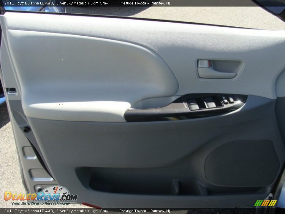 2011 Toyota Sienna LE AWD Silver Sky Metallic / Light Gray Photo #6