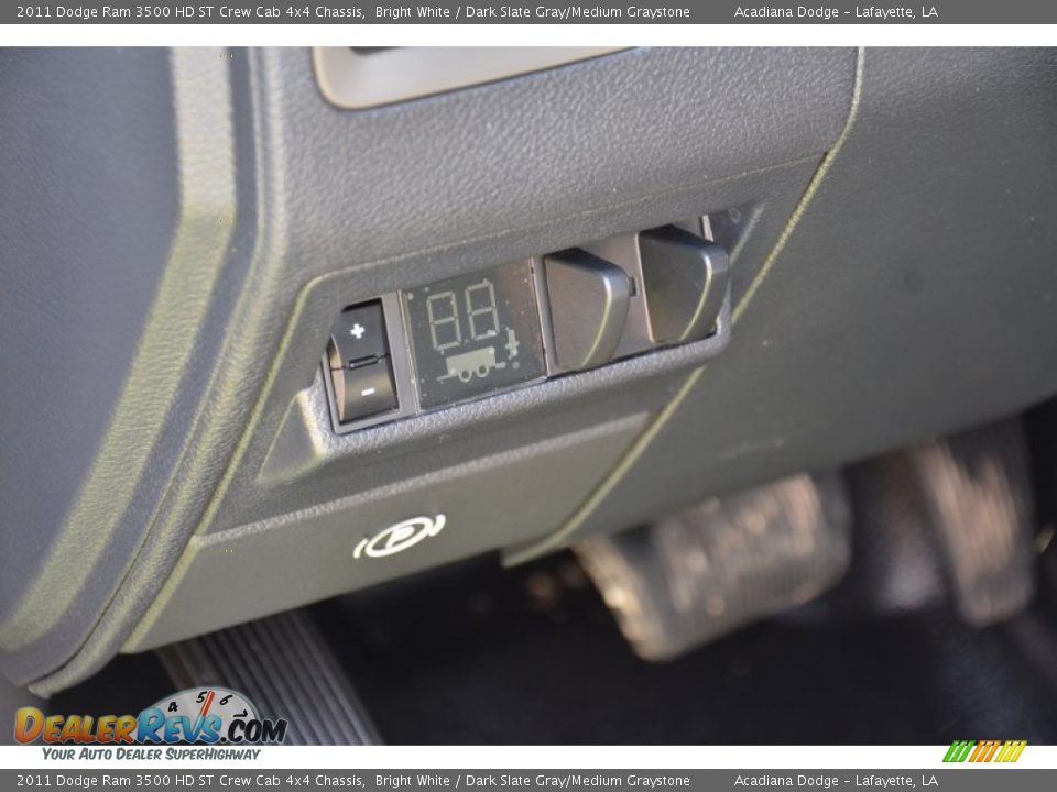 2011 Dodge Ram 3500 HD ST Crew Cab 4x4 Chassis Bright White / Dark Slate Gray/Medium Graystone Photo #31