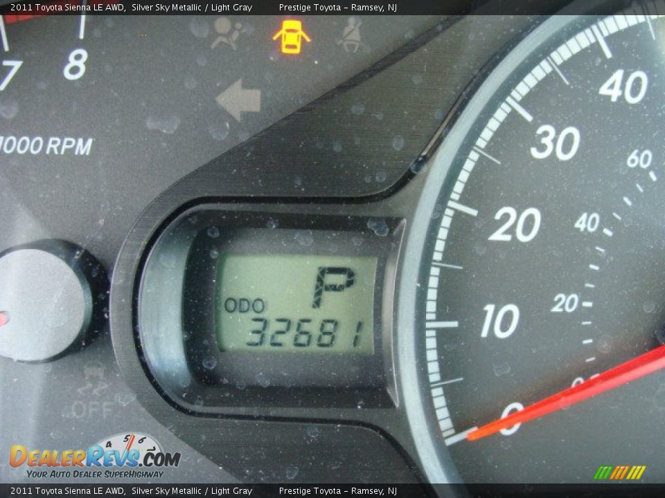 2011 Toyota Sienna LE AWD Silver Sky Metallic / Light Gray Photo #10