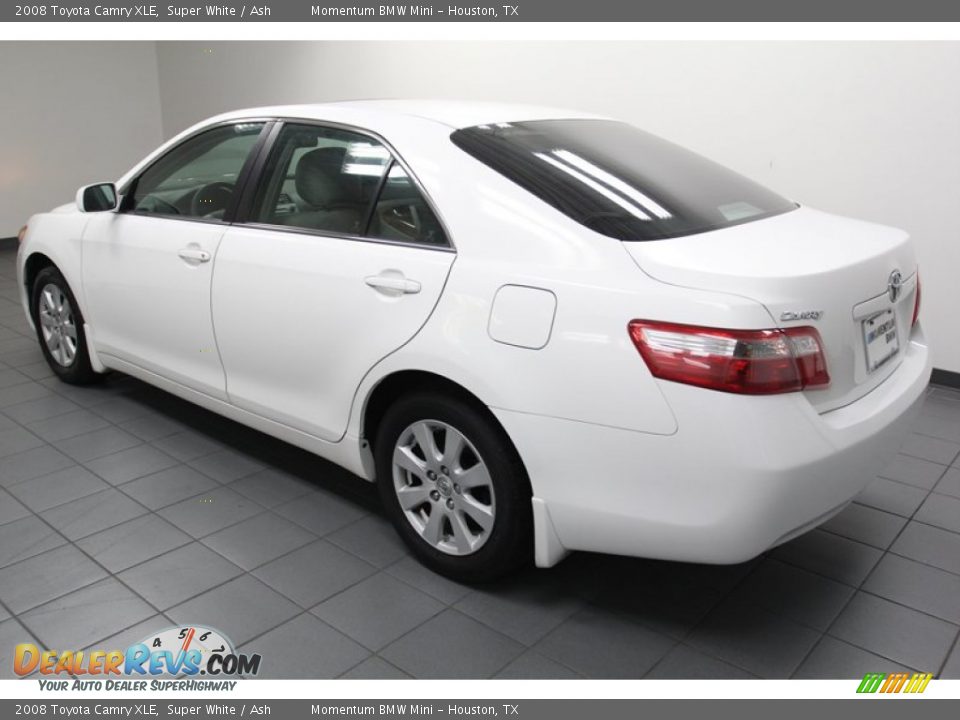 2008 Toyota Camry XLE Super White / Ash Photo #5