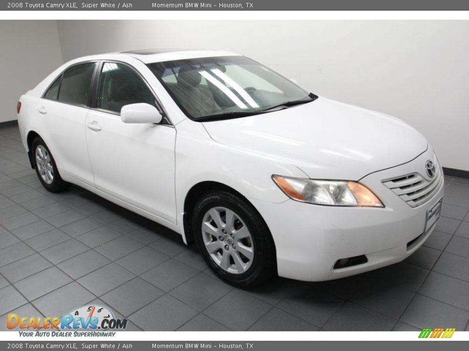 Front 3/4 View of 2008 Toyota Camry XLE Photo #8