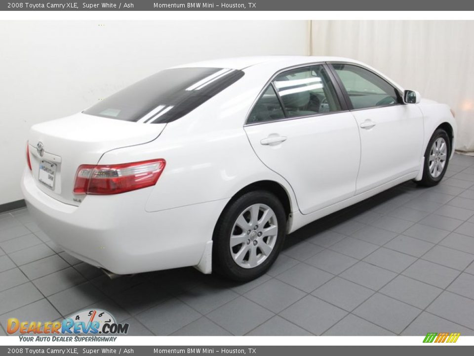 2008 Toyota Camry XLE Super White / Ash Photo #11