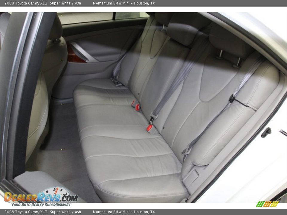 2008 Toyota Camry XLE Super White / Ash Photo #14