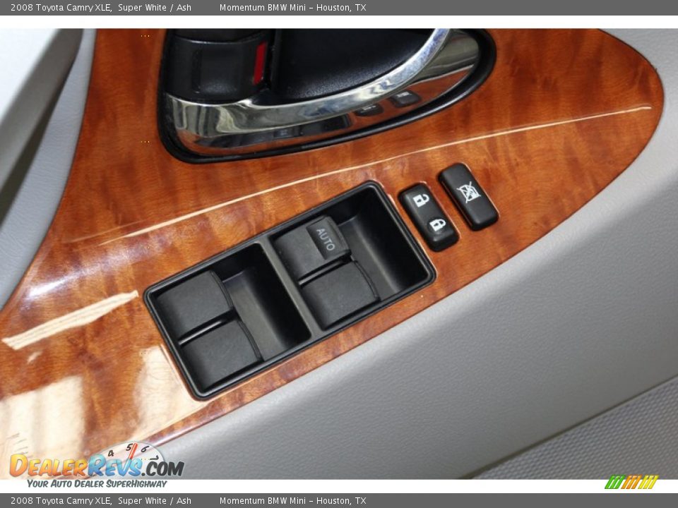 2008 Toyota Camry XLE Super White / Ash Photo #16