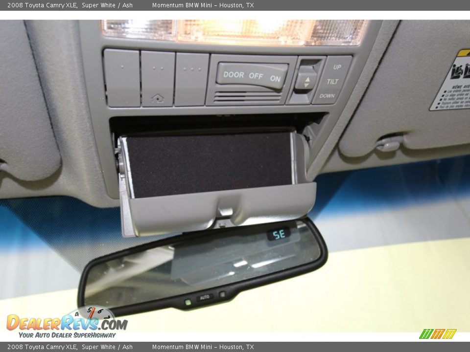 2008 Toyota Camry XLE Super White / Ash Photo #19