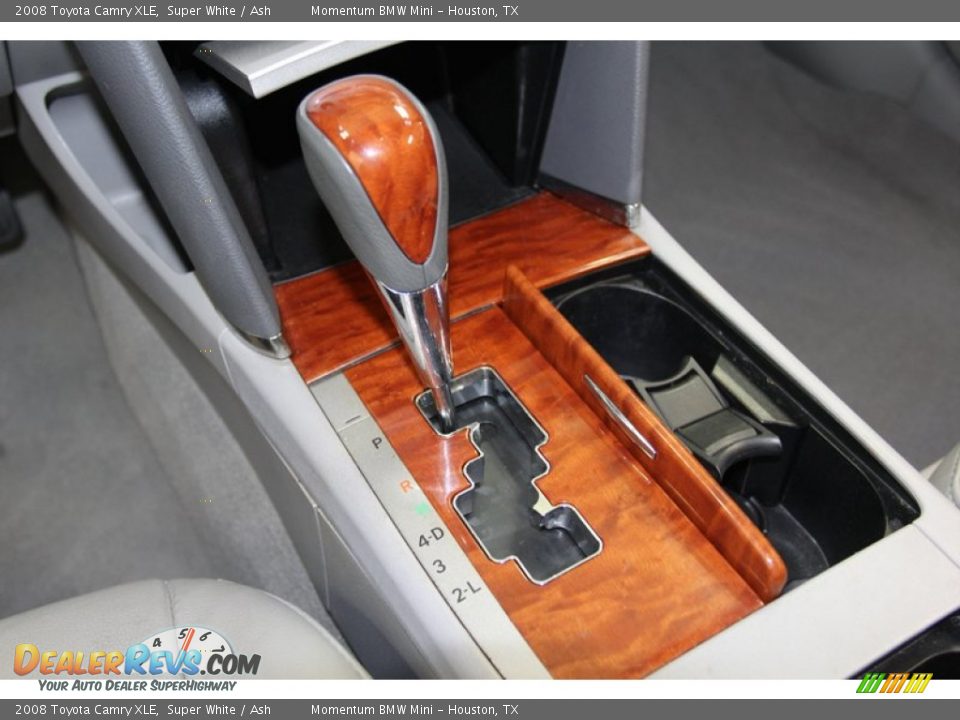 2008 Toyota Camry XLE Super White / Ash Photo #21