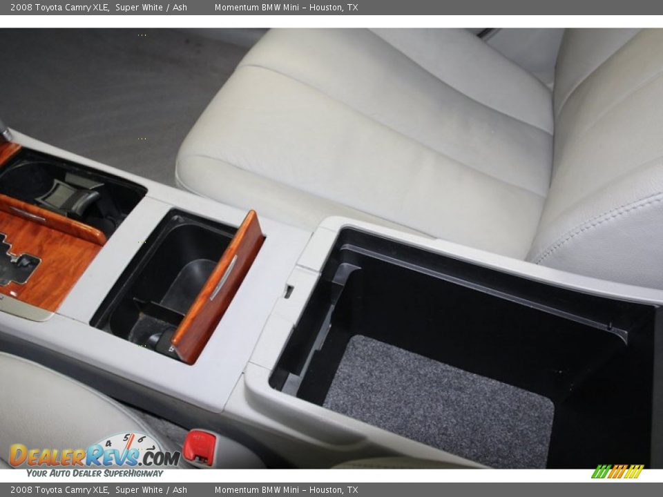 2008 Toyota Camry XLE Super White / Ash Photo #22