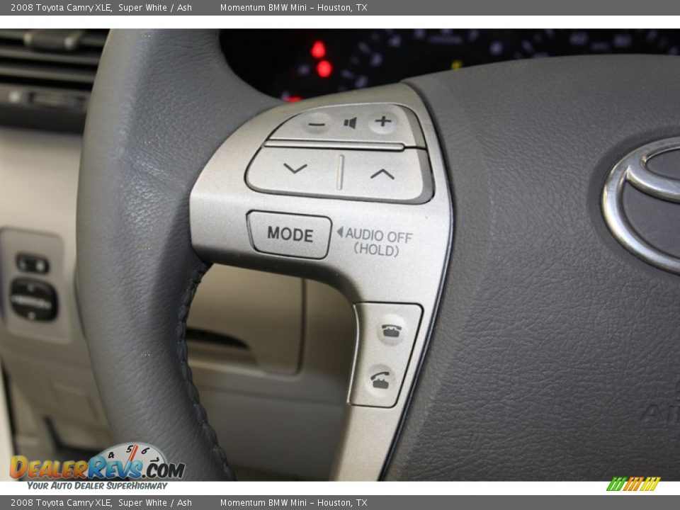 2008 Toyota Camry XLE Super White / Ash Photo #24