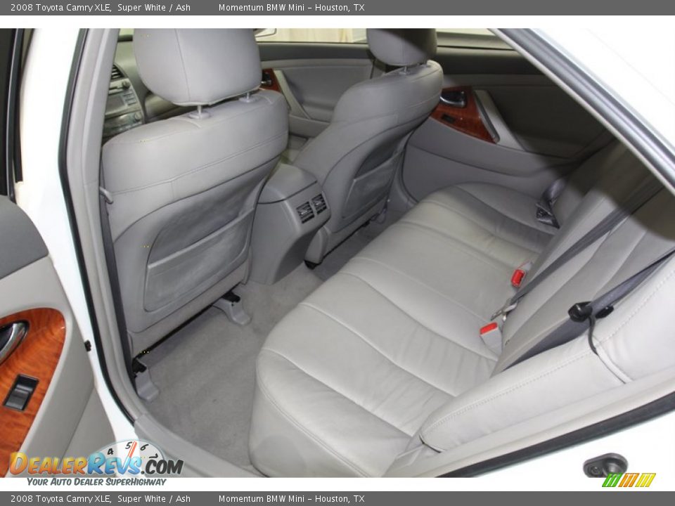 2008 Toyota Camry XLE Super White / Ash Photo #25