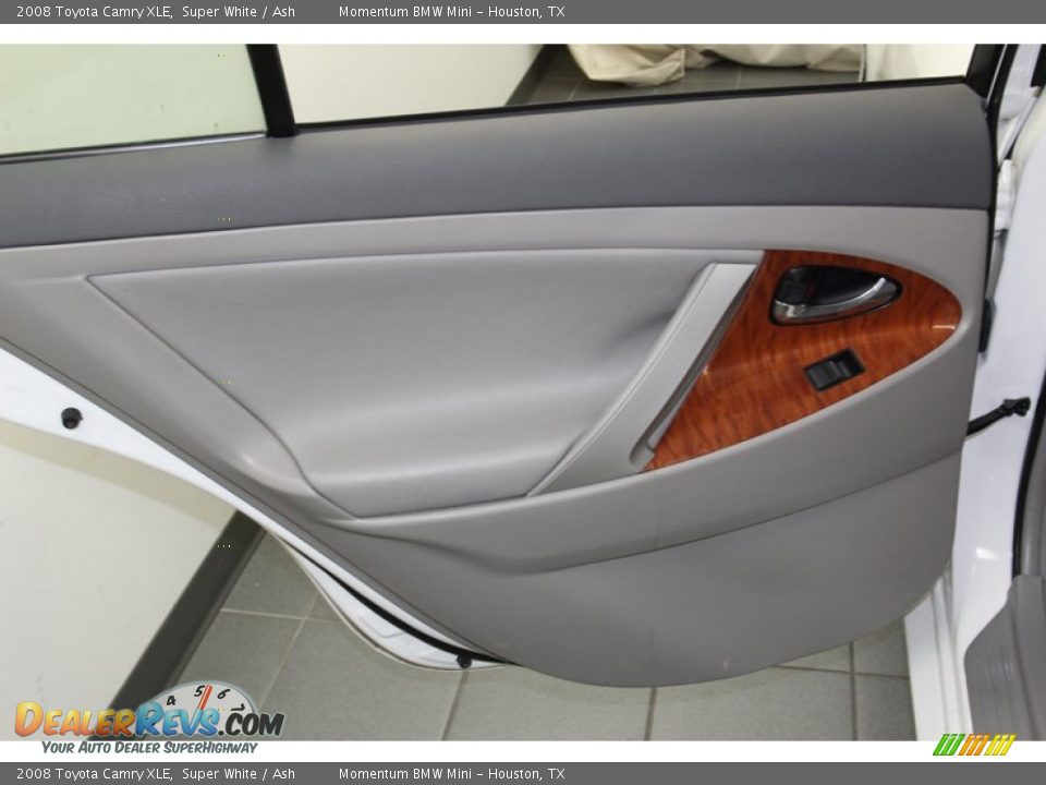 2008 Toyota Camry XLE Super White / Ash Photo #26