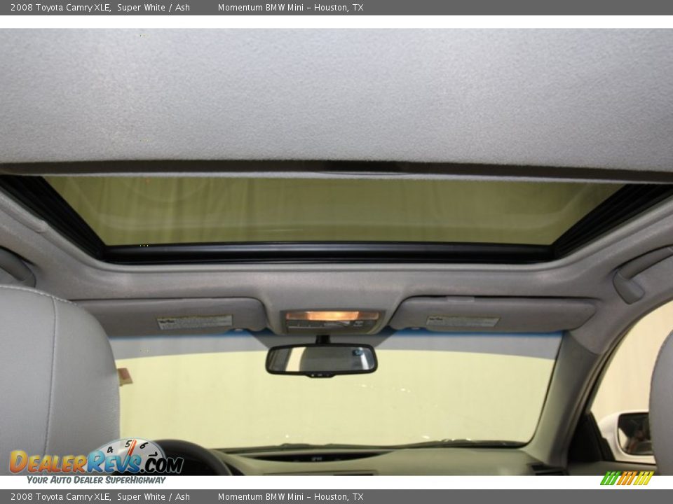 2008 Toyota Camry XLE Super White / Ash Photo #28