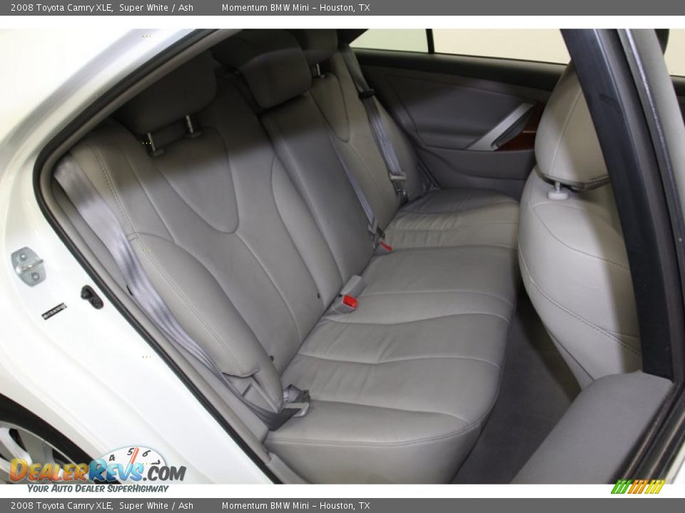 2008 Toyota Camry XLE Super White / Ash Photo #33