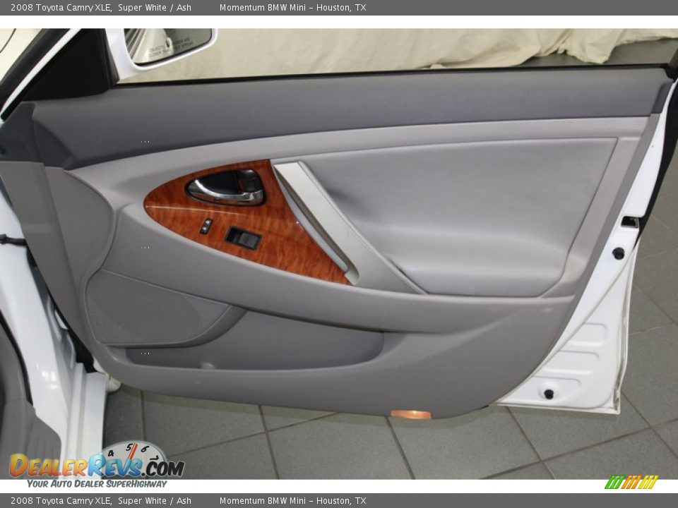 2008 Toyota Camry XLE Super White / Ash Photo #36