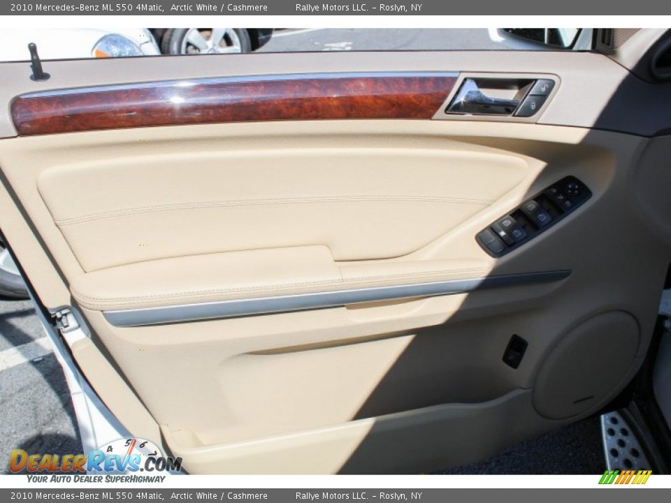 2010 Mercedes-Benz ML 550 4Matic Arctic White / Cashmere Photo #11