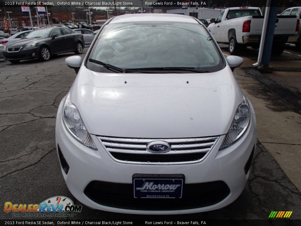 2013 Ford Fiesta SE Sedan Oxford White / Charcoal Black/Light Stone Photo #3