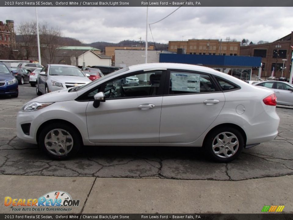2013 Ford Fiesta SE Sedan Oxford White / Charcoal Black/Light Stone Photo #5